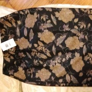 Brand new Euro-vintage style floral textured skirt